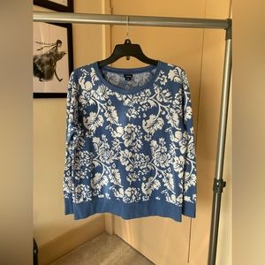 [2/$15 SALE!!] Blue Patterned Sweatshirt